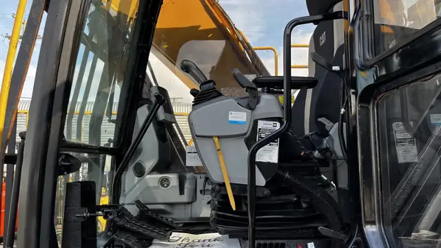 2018 Caterpillar 326F L Excavator in Heavy Trucks in Edmonton - Image 15