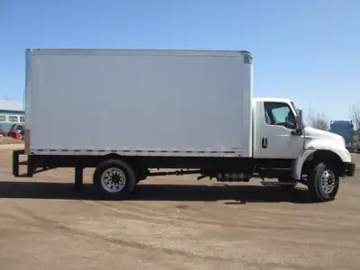 2020 International MV607 box truck, Cummins ISB 220HP 6.7Litre engine, Automatic transmission with P...