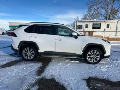 2021 TOYOTA RAV4 XLE PREMIUM AWD. 2.5L gas engine with 8 speed automatic transmission. Full loaded w...