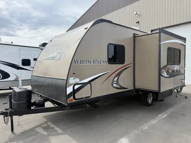2014 Heartland WILDERNESS 2175RB  in Travel Trailers & Campers in St. Albert - Image 6