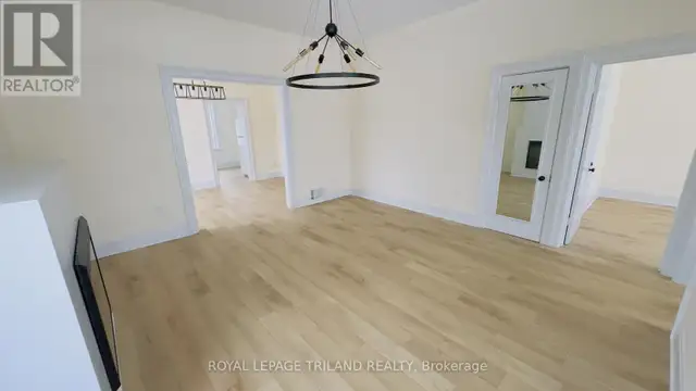 1287 DUNDAS STREET London East (East M), Ontario in Commercial & Office Space for Rent in London - Image 13