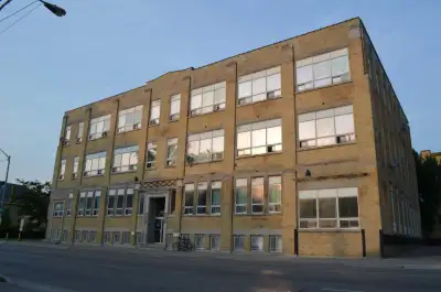 Two Bedroom Suite On Adelaide St and Dundas St