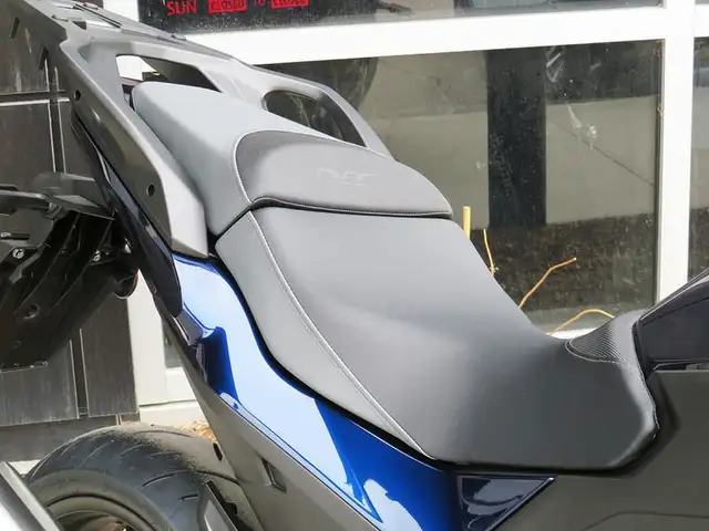 2025 Honda NT1100 DCT in Sport Touring in Cambridge - Image 9