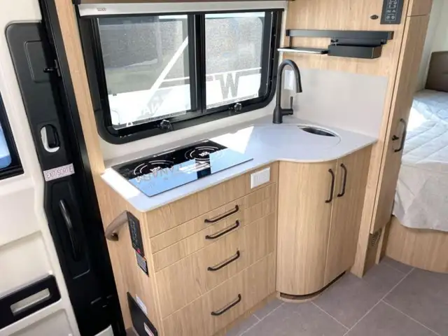 2026 Leisure Travel Unity U24CB in RVs & Motorhomes in Bedford - Image 13