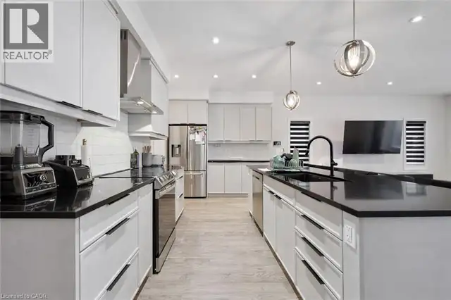 972 STONECLIFFE Walk Unit# 18 Kitchener, Ontario in Houses for Sale in Kitchener / Waterloo - Image 10