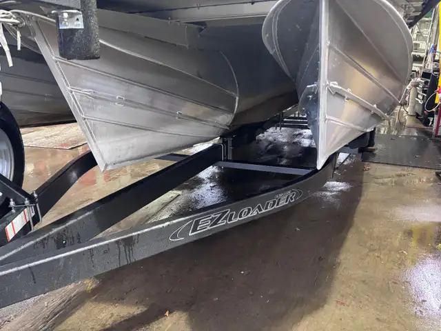 2018 Manitou 24 ENCORE PONTON 3 QUILLES DE LUXE, AVEC DEUX MOTEU in Powerboats & Motorboats in Lac-Saint-Jean - Image 46
