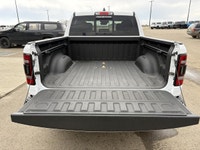 SPECIAL! This truck features a 6 month 10,000 KM Powertrain Warranty! With 186,136 km on the odomete... (image 4)
