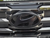 This Hyundai Tucson has a trusty Regular Unleaded I-4 2.5 L/152 engine powering this Automatic trans... (image 8)