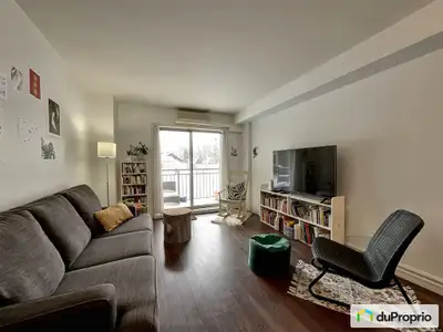 Grand 4 1/2 lumineux avec un emplacement idéal à Charlesbourg. En bonus, cette unité se distingue de...