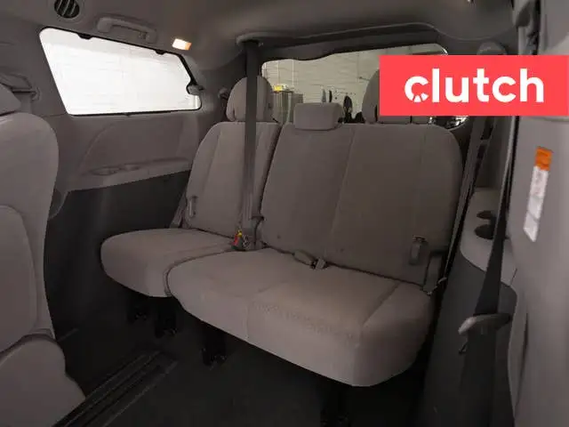 2020 Toyota Sienna LE 8-Passenger in Cars & Trucks in City of Toronto - Image 19