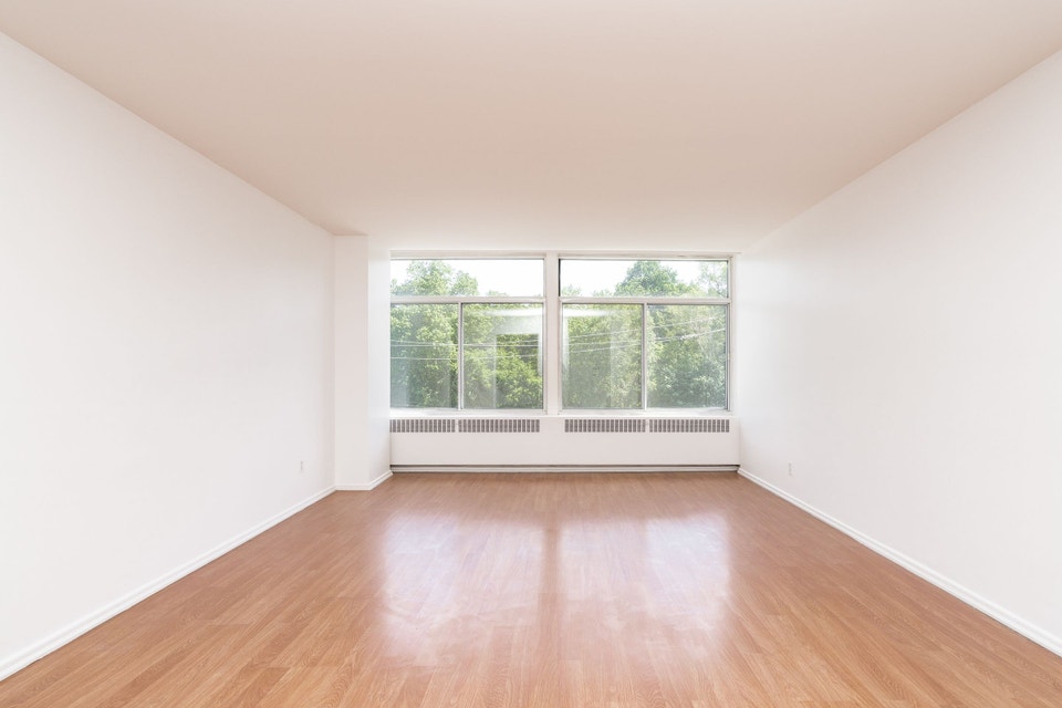 renovated one bedroom, Oriole and Oxton - ID 481 5