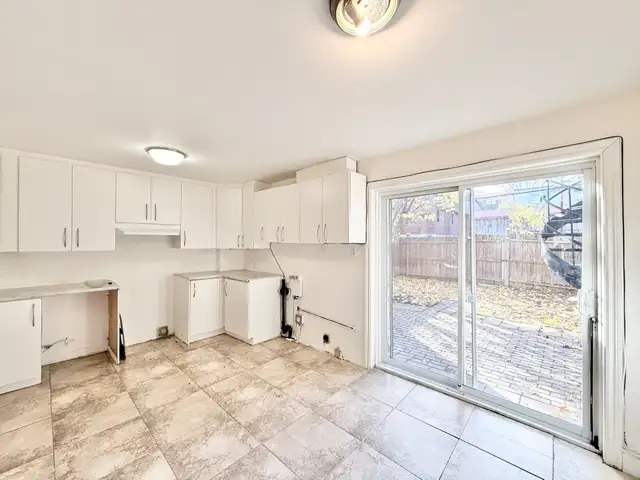 Ground Floor - 3.5 Bedroom Apartment for Rent - Hochelaga - Available