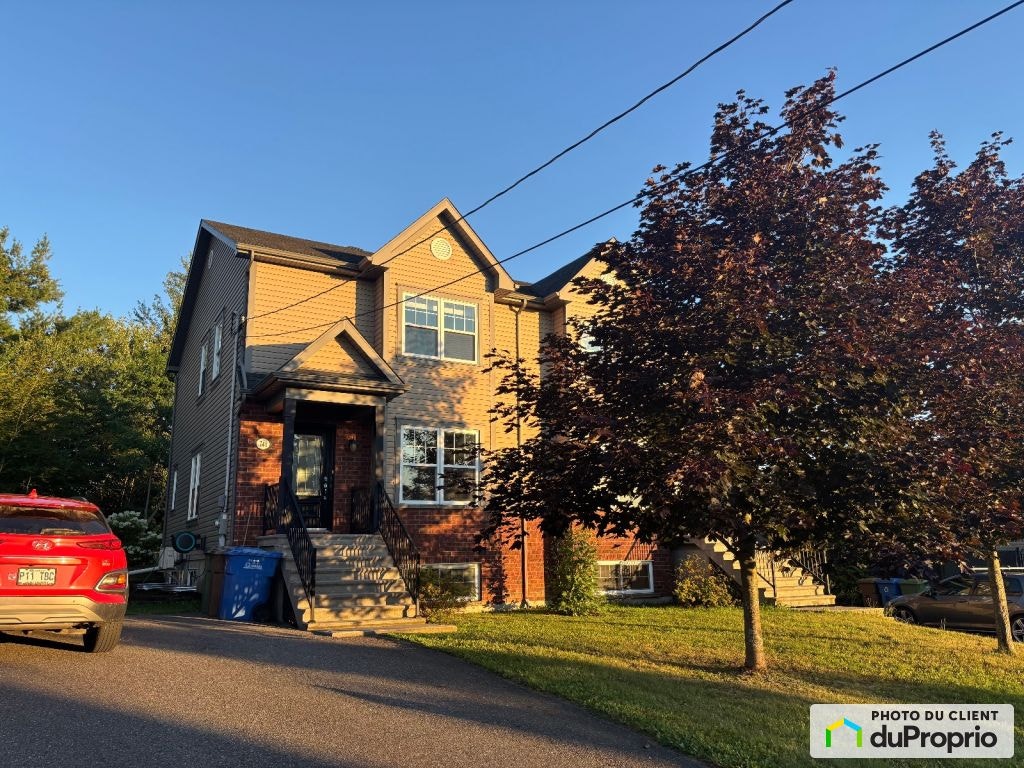 $487,500 - Semi-detached for sale in Magog — photo 1