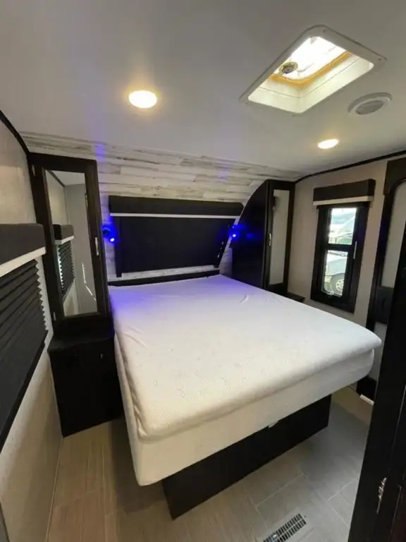 2021 Jayco White Hawk 29BH in Travel Trailers & Campers in St. Albert - Image 9