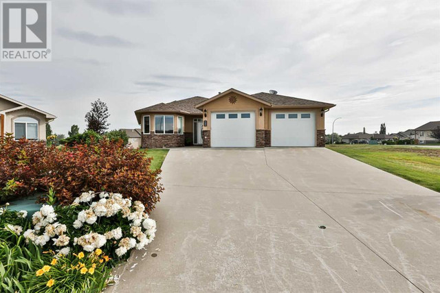 1203 Whispering Greens Place Vulcan, Alberta in Houses for Sale in Lethbridge - Image 2