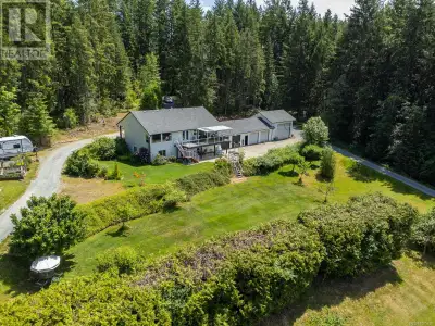 Experience refined country living in this immaculate 4-bedroom, 3-bathroom estate, perfectly situate...