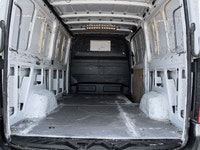 . Engine: 6 Cylinder Engine (image 6)