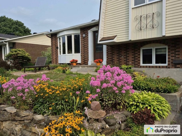 $870,000 - Split Level for sale in Kirkland — photo 2
