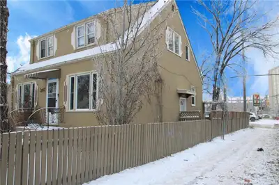 5D//Winnipeg/Showings start now. Offers anytime!! Don't miss the opportunity to own this unique dupl...