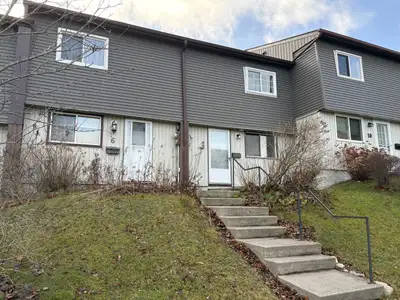 Nicely renovated 2-level townhouse in Cowie Hill. Wonderful family friendly community and less than...