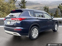 Experience the effortless blend of style and practicality with this 2022 Mitsubishi Outlander SE. Bo... (image 4)