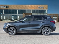 *Leather Seats, Remote Start, Heated Steering Wheel, Heated Seats, Apple CarPlay!* Surefooted handli... (image 2)
