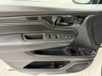 LEATHER HEATED/VENTILATED SEATS, HEATED STEERING WHEEL, SUNROOF, DVD/BLU-RAY ENTERTAINMENT, REVERSE... (image 7)