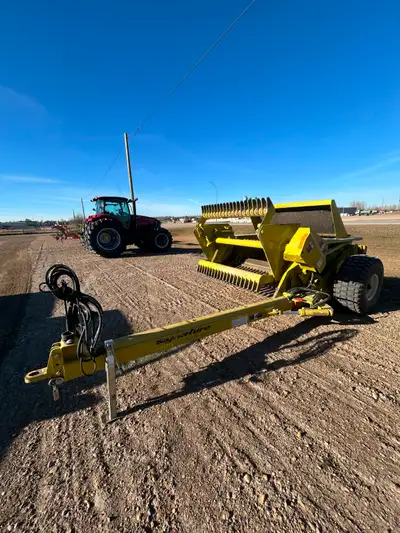 Long Hitch, Hyd. Swing Hitch, Hyd. Drive, 16.5 x 16.1 @ 80%, Grate - Good, Bats - Good. Call 306-682...