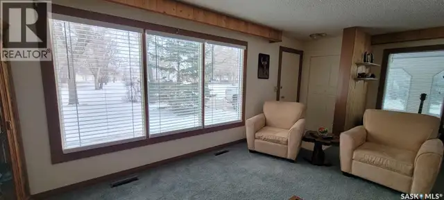 33 Main STREET Willow Bunch Rm No. 42, Saskatchewan in Houses for Sale in Moose Jaw - Image 12