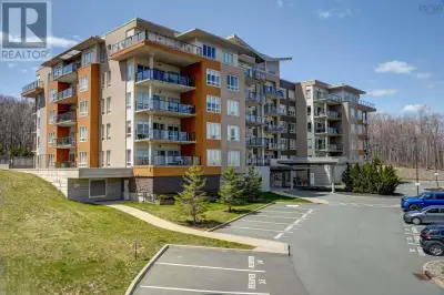 The luxury of carefree condo lifestyle! This elegant, open concept, 1449 square ft design consists o...