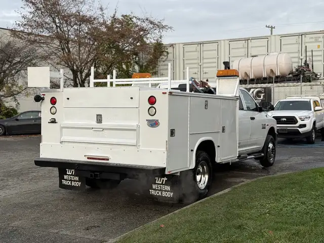 2013 Ram 3500 4X4 Service Truck in Heavy Trucks in Delta/Surrey/Langley - Image 11