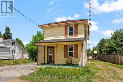 Welcome to 22 Lane Street in the Municipality of Madawaska Valley, an excellent opportunity for firs...