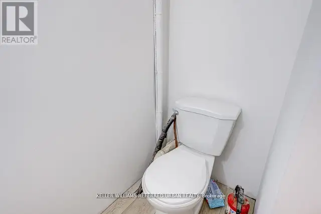 499 DANFORTH AVENUE Toronto (North Riverdale), Ontario in Commercial & Office Space for Rent in City of Toronto - Image 13