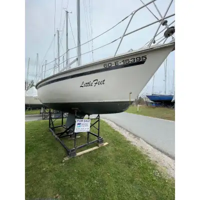 1981 Edel 820 Sailboat Great boat to get you started sailing. The Edel 820 is 27 feet long and is a...