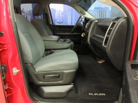 RAM 1500 2018 V8 5.7 LITRES HEMI 4X4 QUAD-CAB AVEC UN TRÈS BEAU LOOK AVEC SEULEMENT 60500 KM CERTIFI... (image 8)