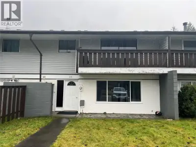 A spacious townhouse with an great layout. Living room, kitchen, dining room, laundry and a 2 pc bat...