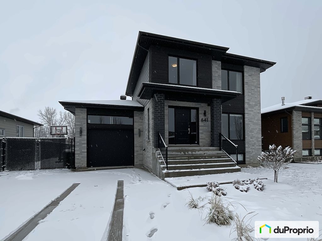 $875,000 - 2 Storey for sale in St-Jean-sur-Richelieu (St-Luc) — photo 1