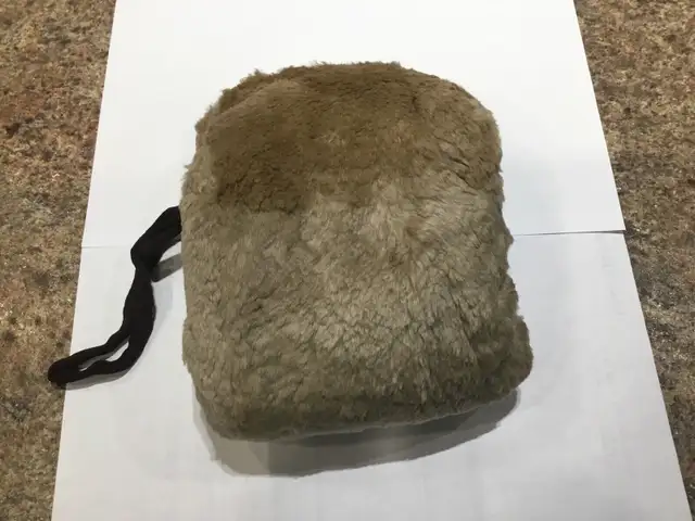 Vintage child’s furry muff, with zippered pocket. Like new. $2063871132539777122
