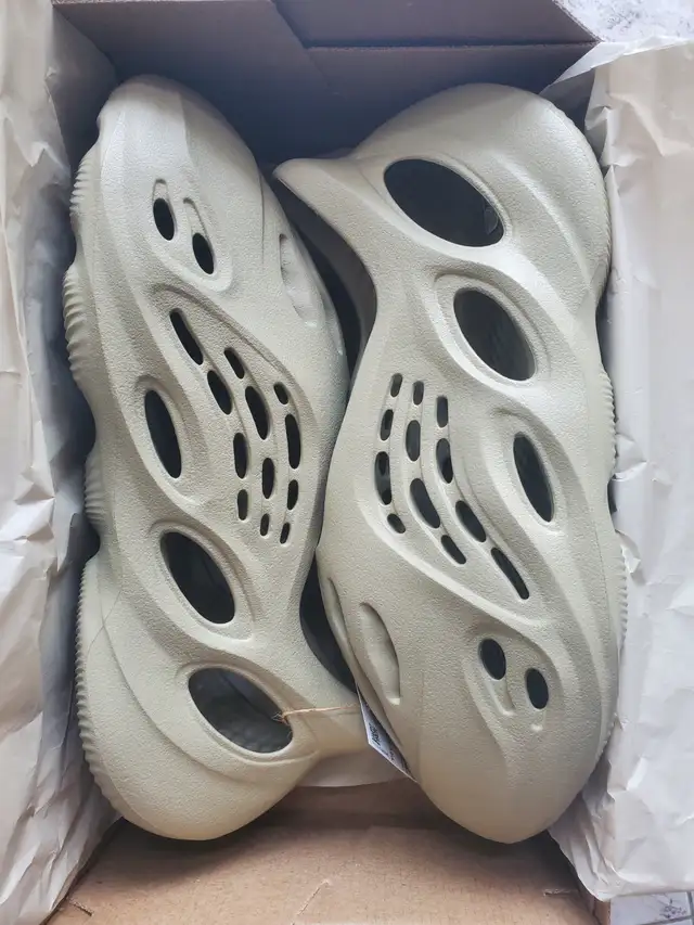 SELLING JORDAN 1, 3, Jordan 4 golf, Yeezy Foam Runners $ MORE in Men's Shoes in Mississauga / Peel Region - Image 7