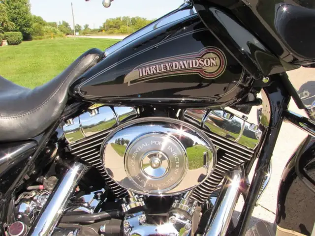 2005 Harley-Davidson FLHTC Electra Glide Classic in Sport Touring in Leamington - Image 13