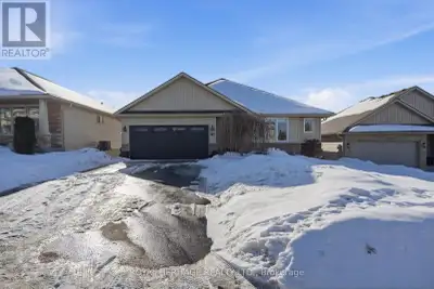 Welcome/Bienvenue to 12 Meagan Lane, Frankford! Nestled in a newer subdivision of the scenic Frankfo...