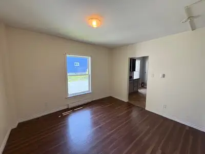 Large 2 bedroom 1 Bath Located North