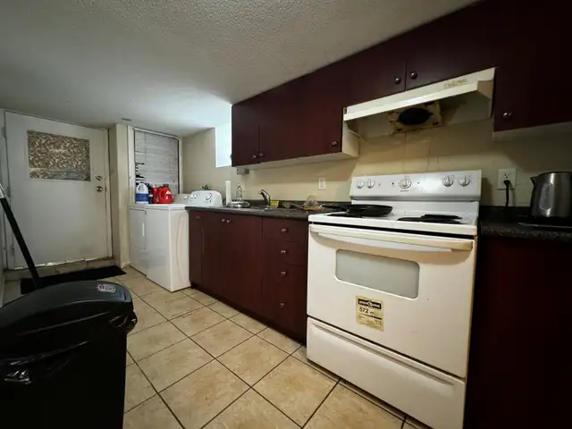 Student Room Available Close To Uptown/Laurier ( Unit B RM 1) in Long Term Rentals in Kitchener / Waterloo - Image 5