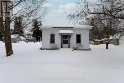 Close to downtown and the River in St Marys this charming 2 or 3 bedroom home has lots to offer thos...