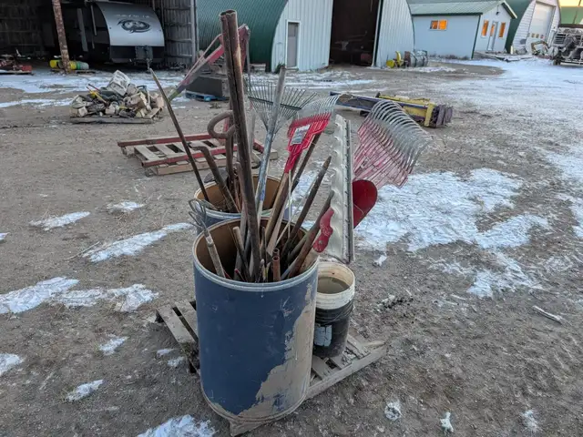 QTY OF TOOLS in Heavy Trucks in Kamloops - Image 5