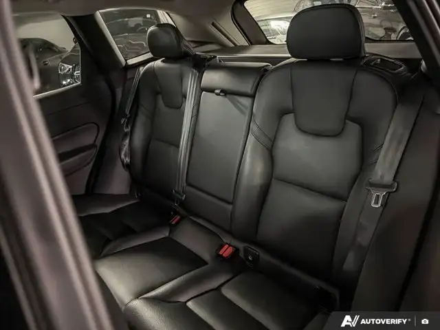2022 Volvo XC60 Recharge Plug-In Hybrid T8 Inscription in Cars & Trucks in Edmonton - Image 18