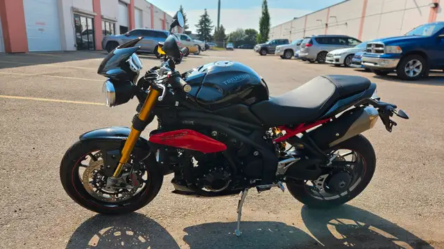 2015 Triumph Speed Triple R ABS - Only 5400km! in Street, Cruisers & Choppers in Edmonton - Image 6