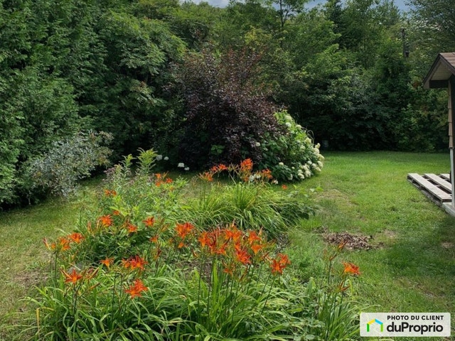 $339,000 - Country home for sale in Ste-Lucie-Des-Laurentides — photo 2