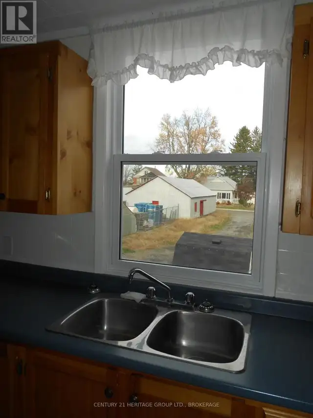 29 KING STREET North Dundas, Ontario in Houses for Sale in Ottawa - Image 7