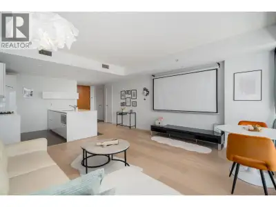 On a precious stretch of waterfront, River Green is a model for contemporary and high-end living exp...